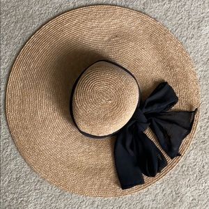 Wide brim straw hat